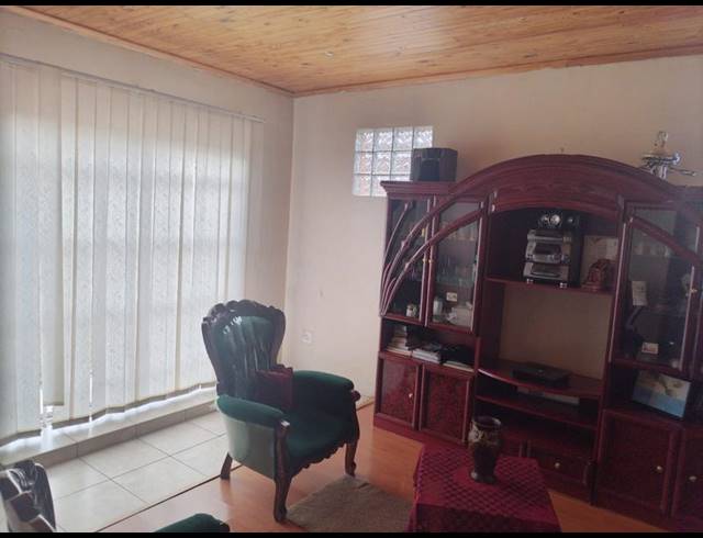 4 BEDROOM HOUSE FOR SALE IN PALM RIDGE